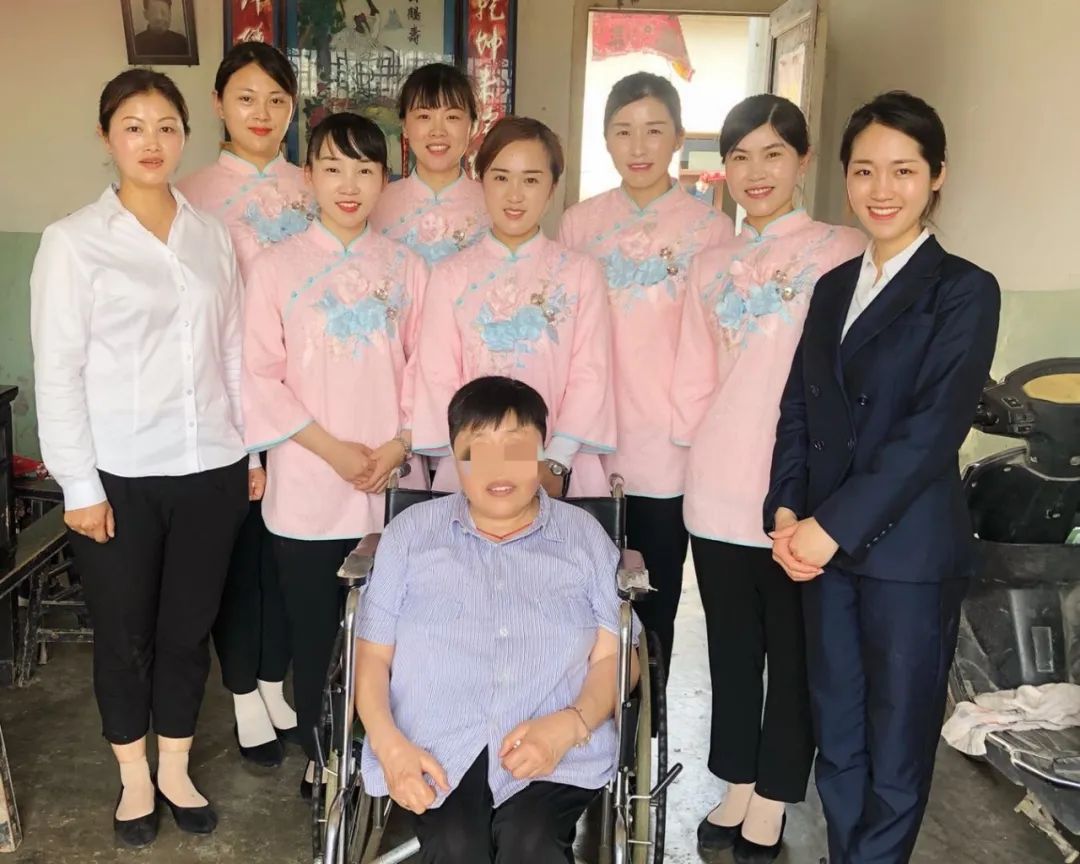 助殘日里船娘們包的餃子，溫暖了她的心